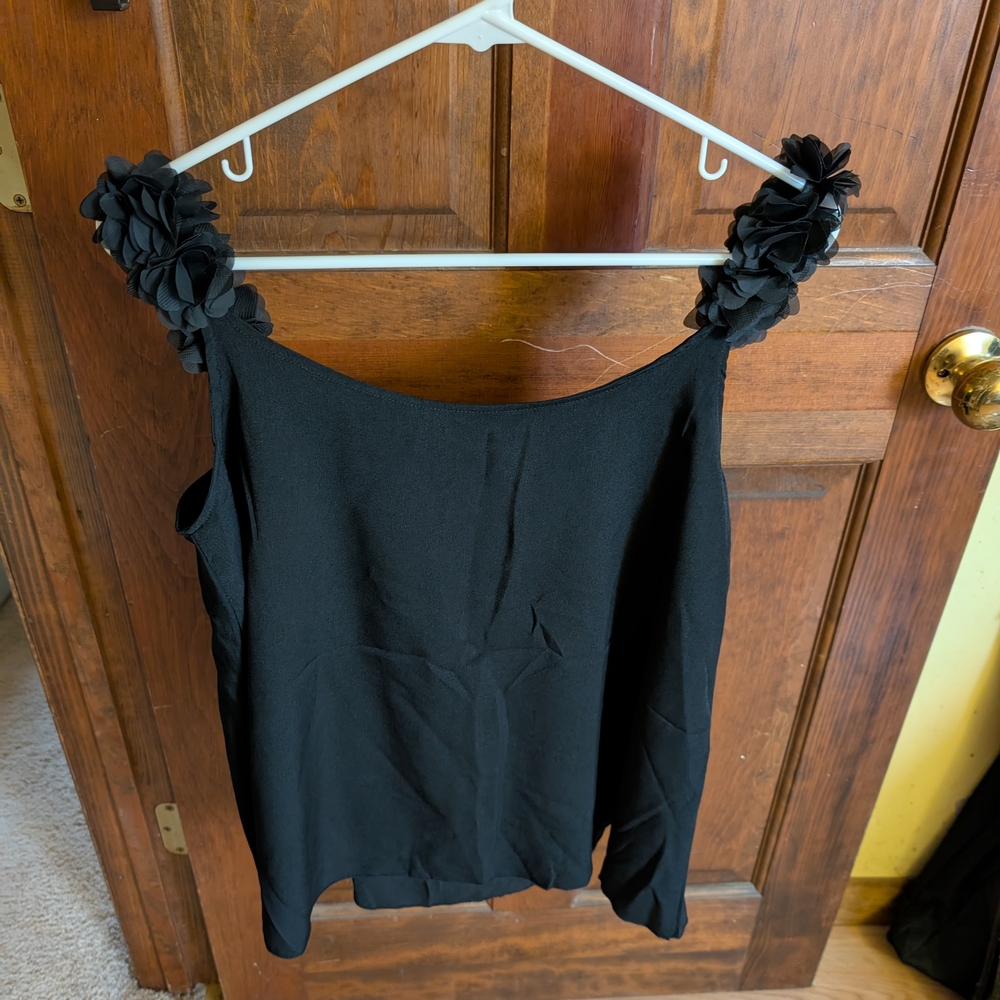 NWT ROMWE Black Sleeveless Top with Floral Straps - Picture 4 of 9